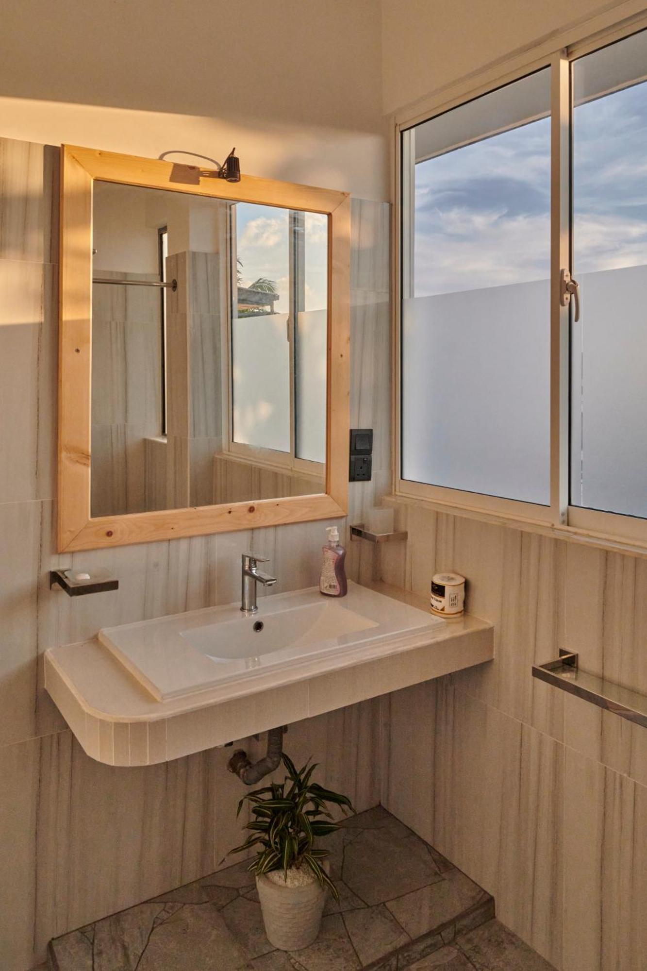 Kings Bay Beach Resort Galle Εξωτερικό φωτογραφία